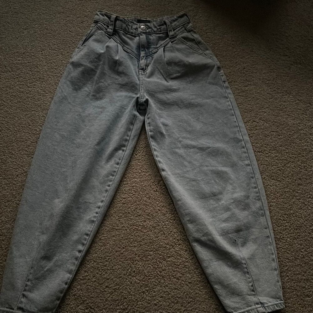 80s style light blue wash jeans